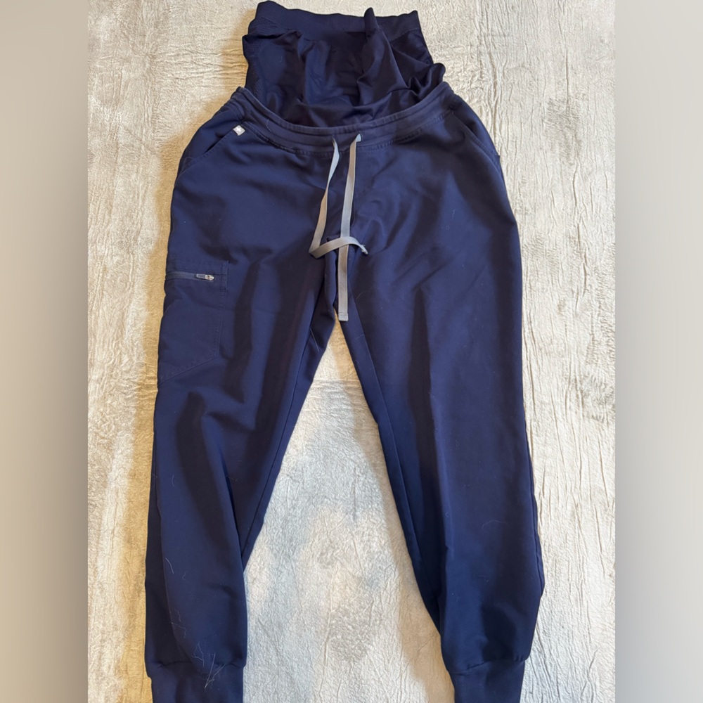 Figs maternity jogger scrubs